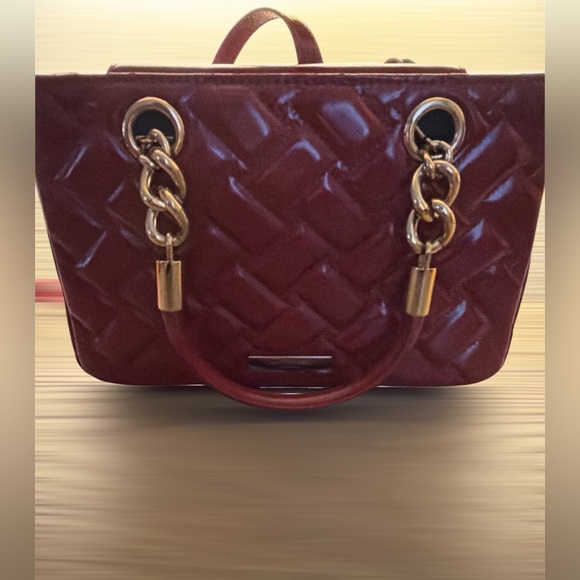Kurt Geiger Red Quilted Shoulder Bag with Gold Accents - Picture 2 of 4